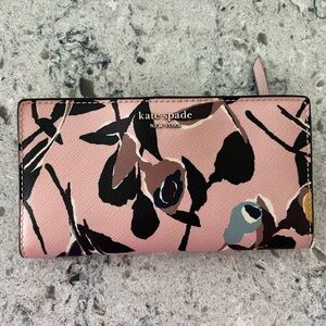Kate Spade New York Cameron Paper Rose Large Slim Bifold Wallet Pink Multi EUC